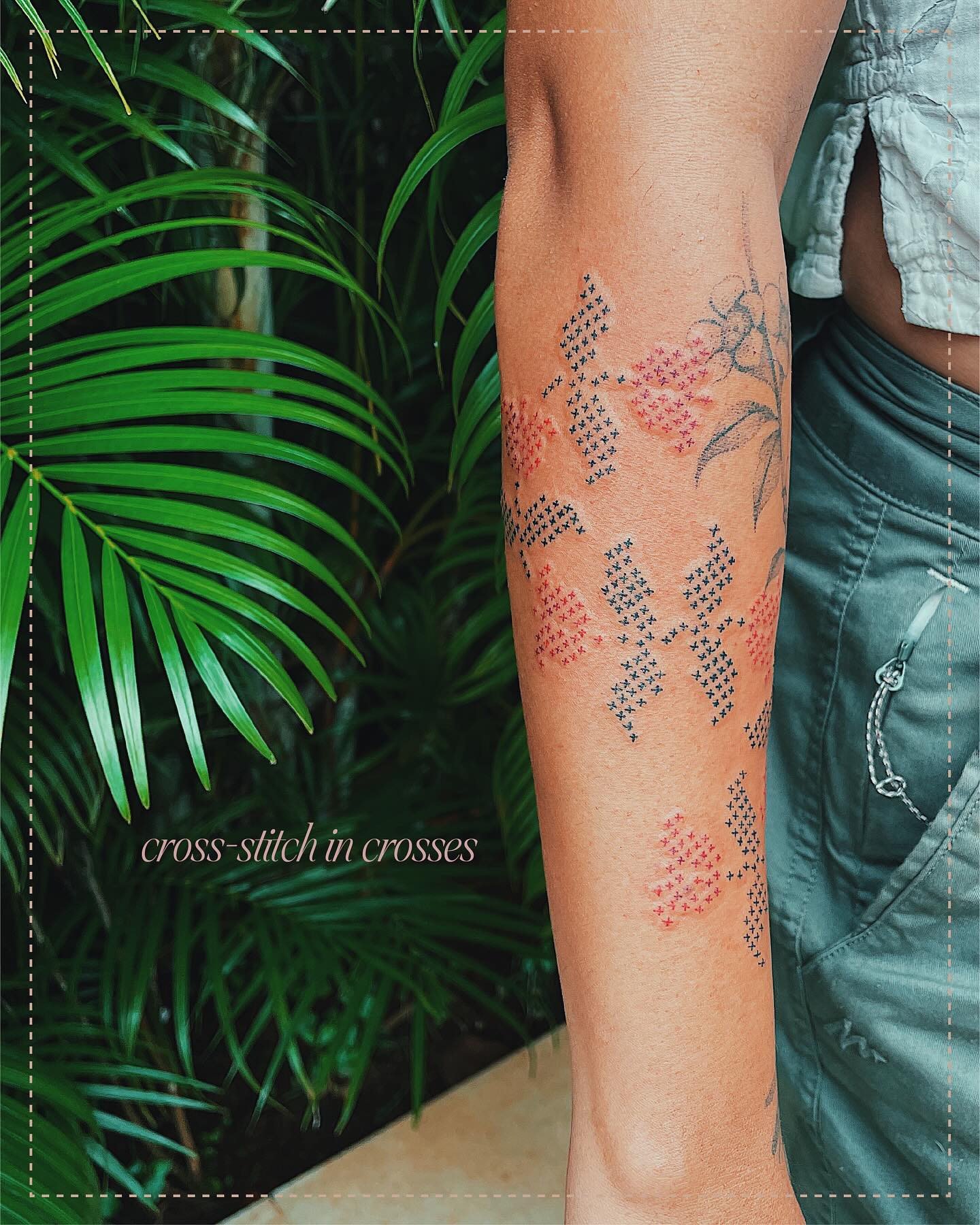 Thread-like gold-toned fine-line tattoo by border.line.tattoos