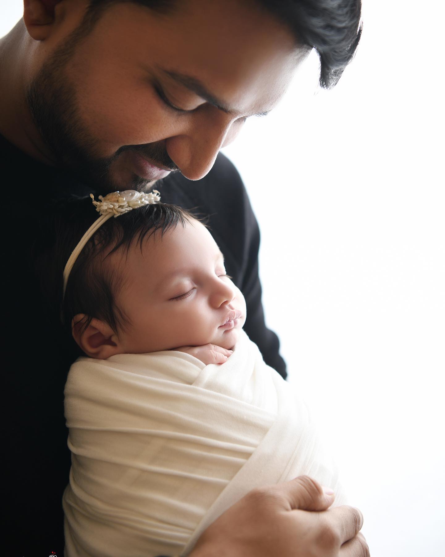 Maternity portrait by Brija Parikh, Pune